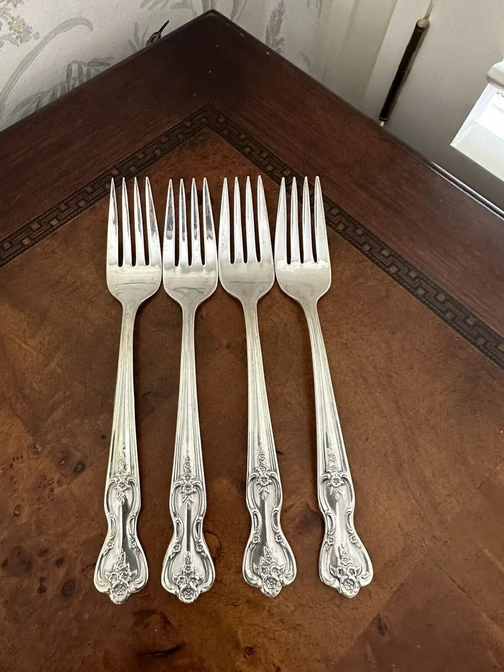 Wm Rogers Mfg Co International Silver Inspiration-Magnolia Set of 4 Grille Forks